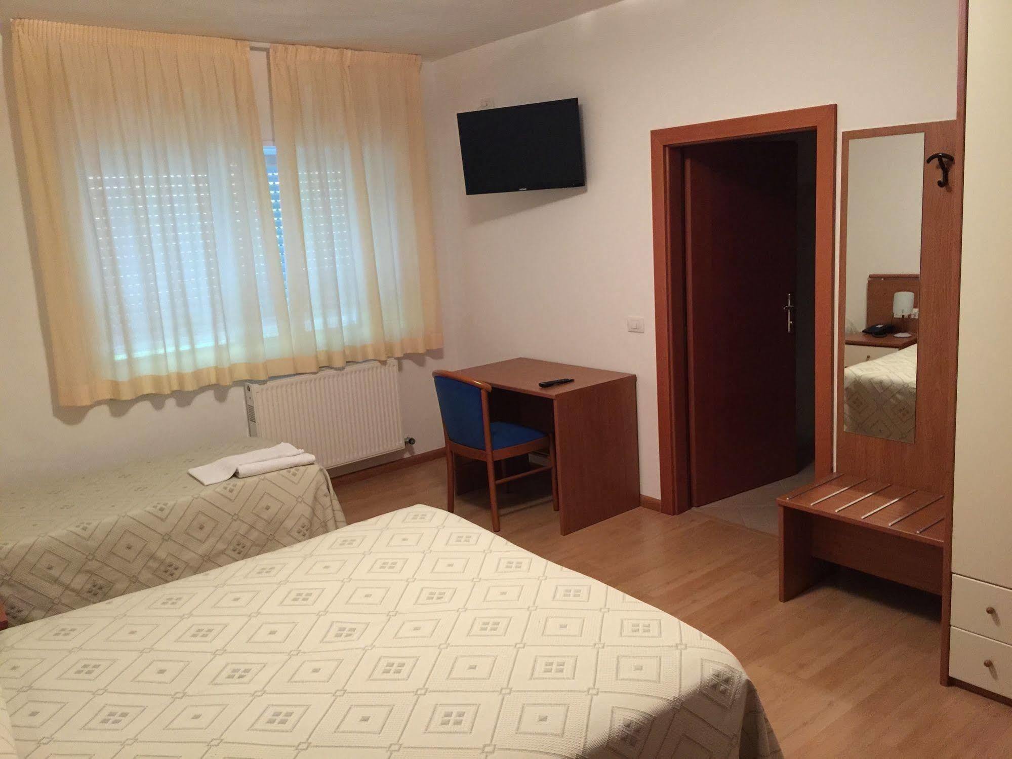 Hotel Scaranò Levico Terme Esterno foto